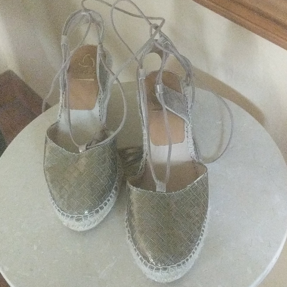 Kanna Gold Espadrille Sandals Size 37